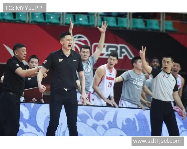 广东队在CBA季后赛中力压对手，成功晋级四强战