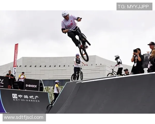 广州极限运动队在世界滑板锦标赛中的精彩表现与节奏分析 广州极限运动队在世界滑板锦标赛中的精彩表现与节奏分析