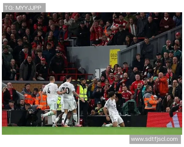 曼联三连胜,英超夺冠热门再现雄风 曼联三连胜,英超夺冠热门再现雄风