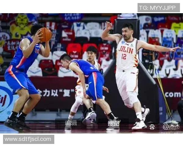 杭州亚运会羽毛球队展现强大实力与团队精神的精彩表现分析